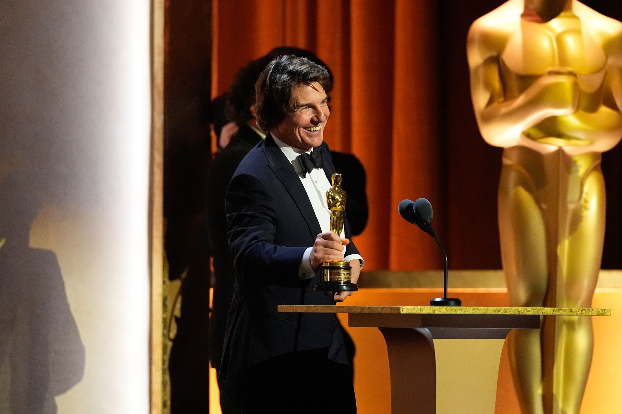 Tom Cruise Receives Oscars